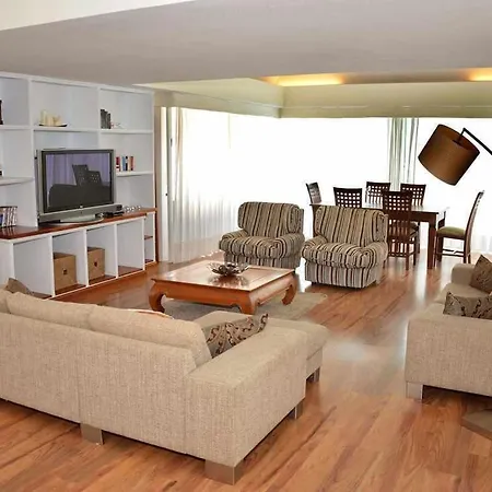 Nyaraló Nuria, Con Piscina Privada