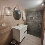 Nyaraló Nuria, Con Piscina Privada